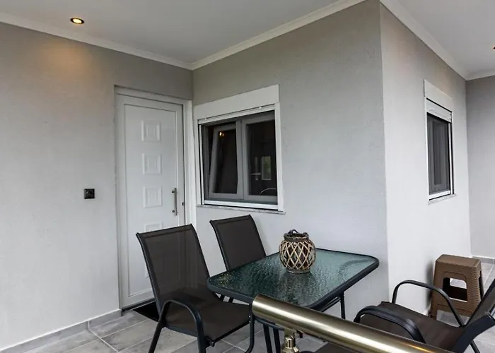 K&m * Nea Kallikrateia